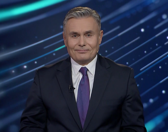 Marek Czyż, gospodarz pierwszegom wydania „19.30”; fot. TVP